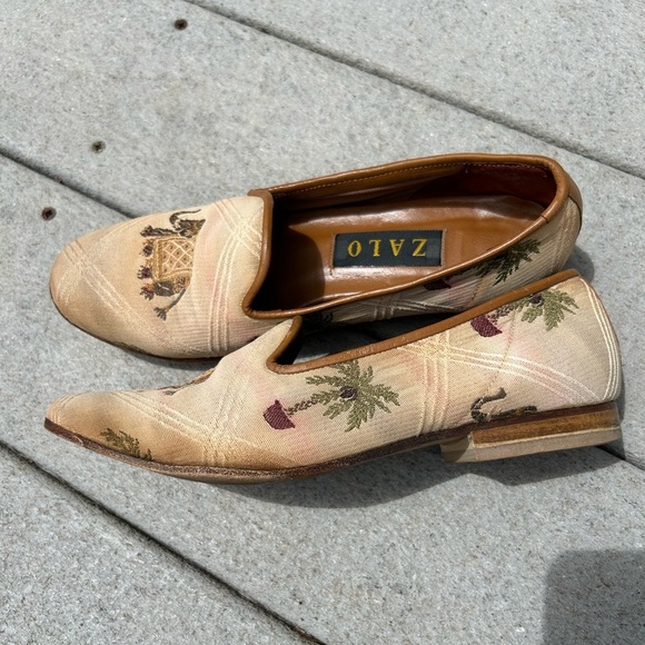 Vintage Zalo Women's Tan Elephant Embroidered Loafers, Cottagecore, Safari - Picture 3 of 9